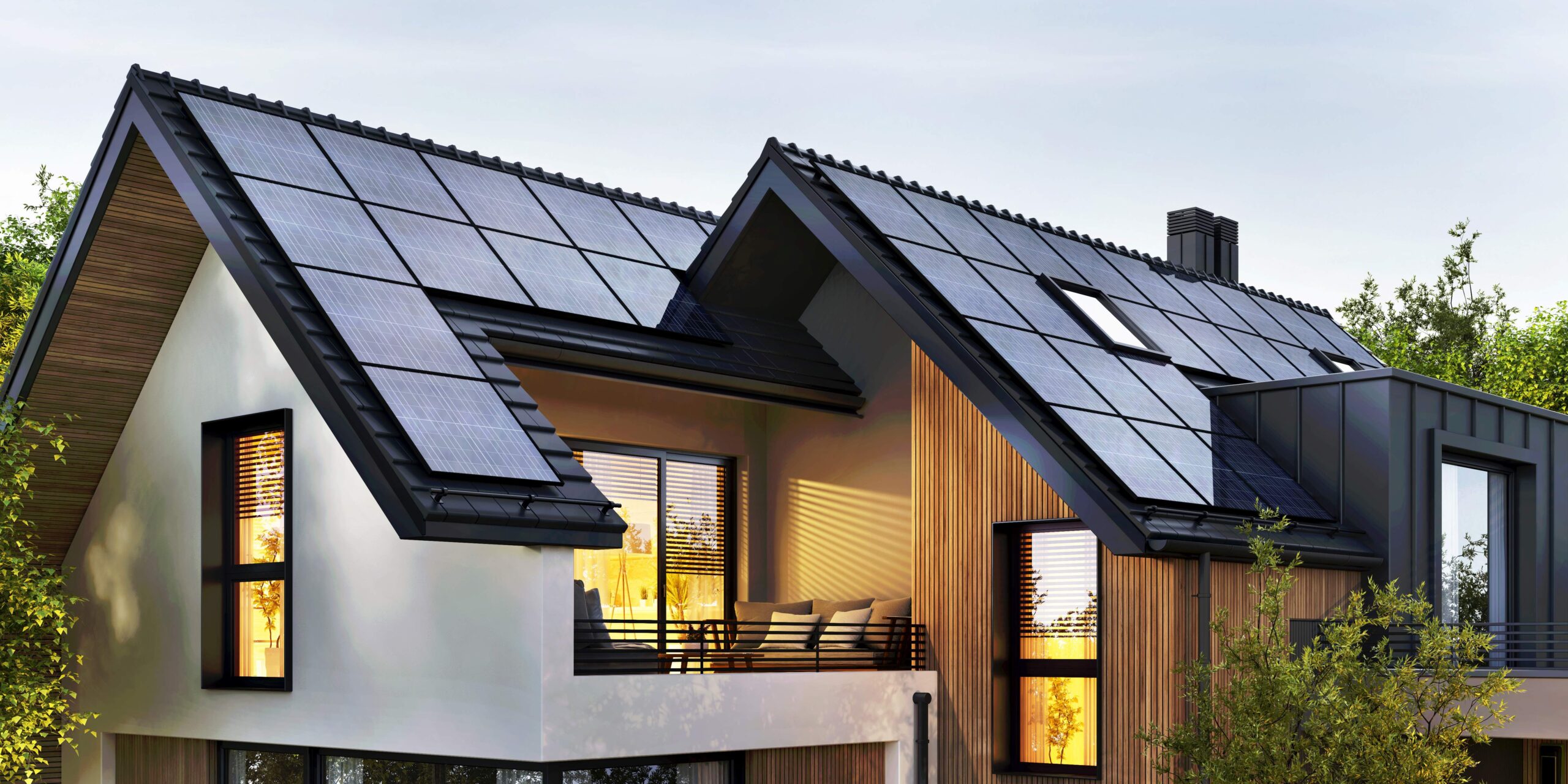 Solarmodule auf dem Dach eines schönen modernen Hauses